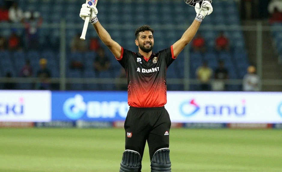 নব্বই রানে হারার পর আড়াই ঘণ্টা: আবুধাবির ড্রেসিং রুমে তামিম কী বলেছিলেন, আর যা বলা হয়নি