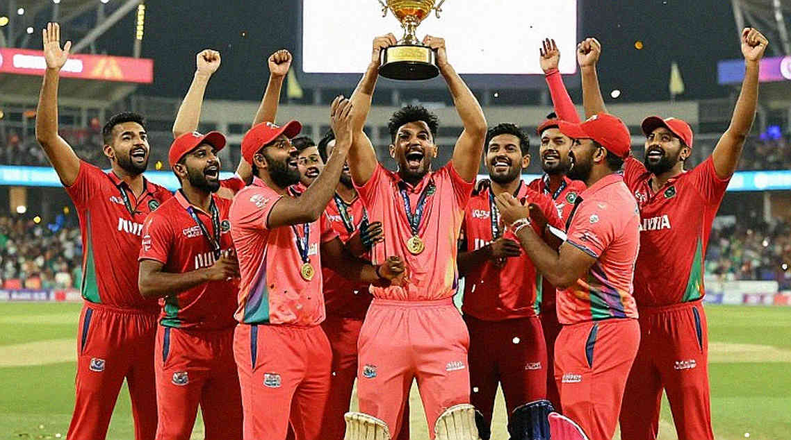দুই মিনিটের আইন: হেলমেটের ফিতে যখন ১৪৬ বছরের নীরবতা ভাঙল