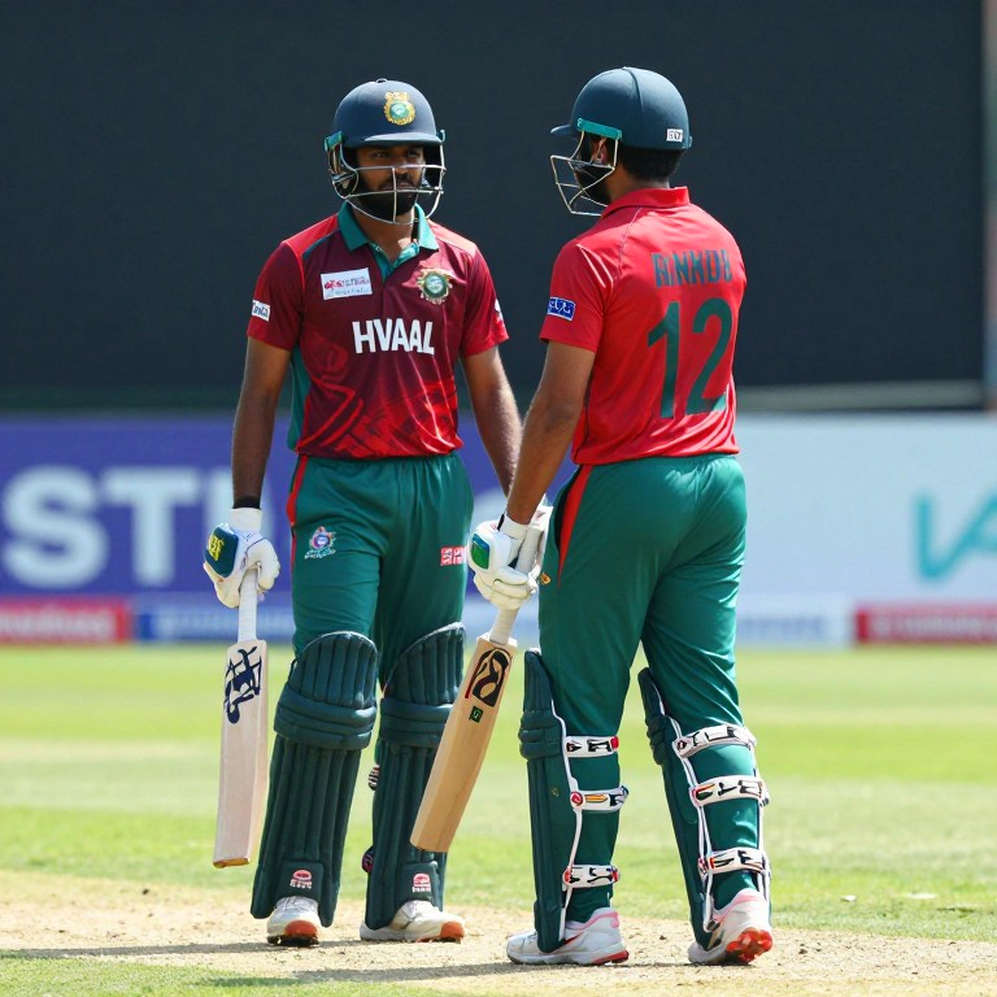 হরমানপ্রীতের বিদায়: ট্রফি, কাগজ আর খালি চেয়ার