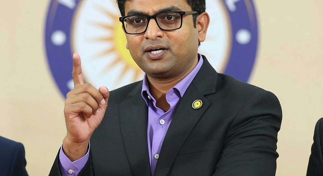 অকশনের লেজার: ক্রিকেটের ট্রান্সফার উইন্ডোতে স্মার্ট কন্ট্র্যাক্ট আর ভুল দামের হিসাব